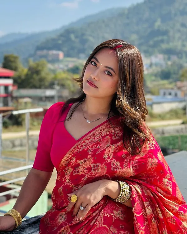 Banarasi_Soft_Silk_GAJARI_Premium-Fancy_Saree_With_Blouse_For_Women