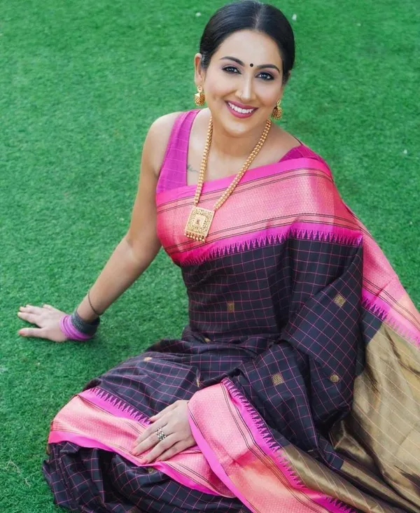 Banarasi_Soft_Silk_BLACK-PINK_Premium-Fancy_Saree_With_Blouse_For_Women