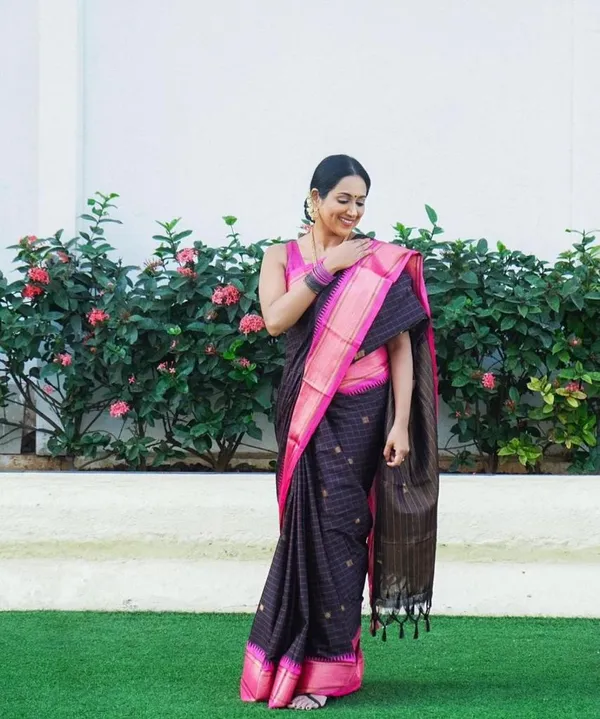 Banarasi_Soft_Silk_BLACK-PINK_Premium-Fancy_Saree_With_Blouse_For_Women