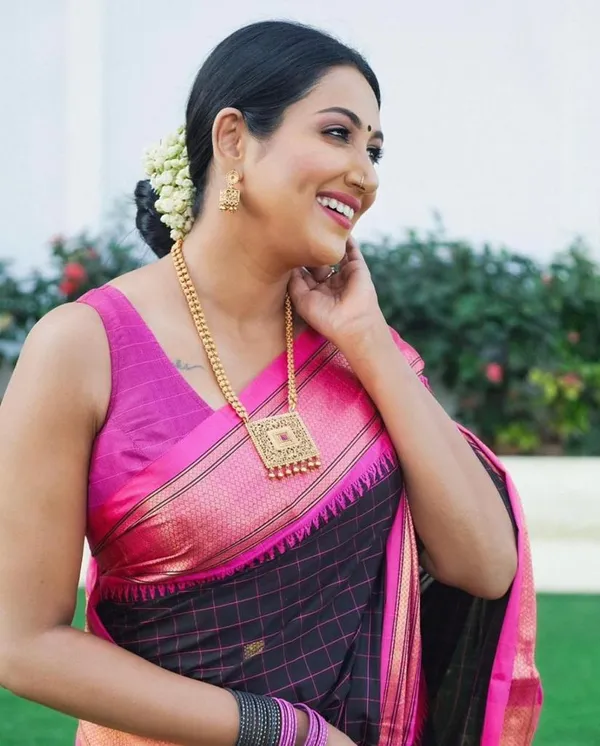 Banarasi_Soft_Silk_BLACK-PINK_Premium-Fancy_Saree_With_Blouse_For_Women