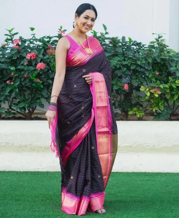Banarasi_Soft_Silk_BLACK-PINK_Premium-Fancy_Saree_With_Blouse_For_Women