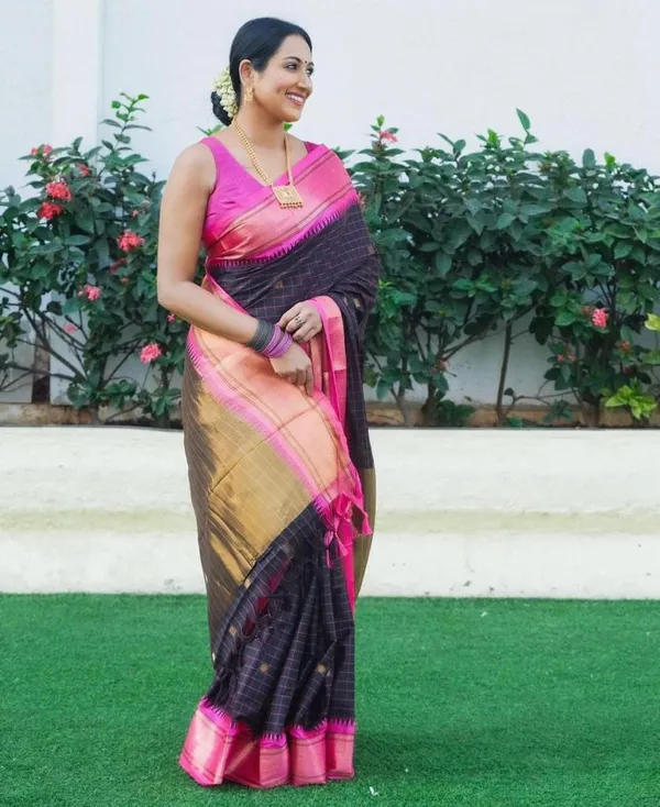 Banarasi_Soft_Silk_BLACK-PINK_Premium-Fancy_Saree_With_Blouse_For_Women