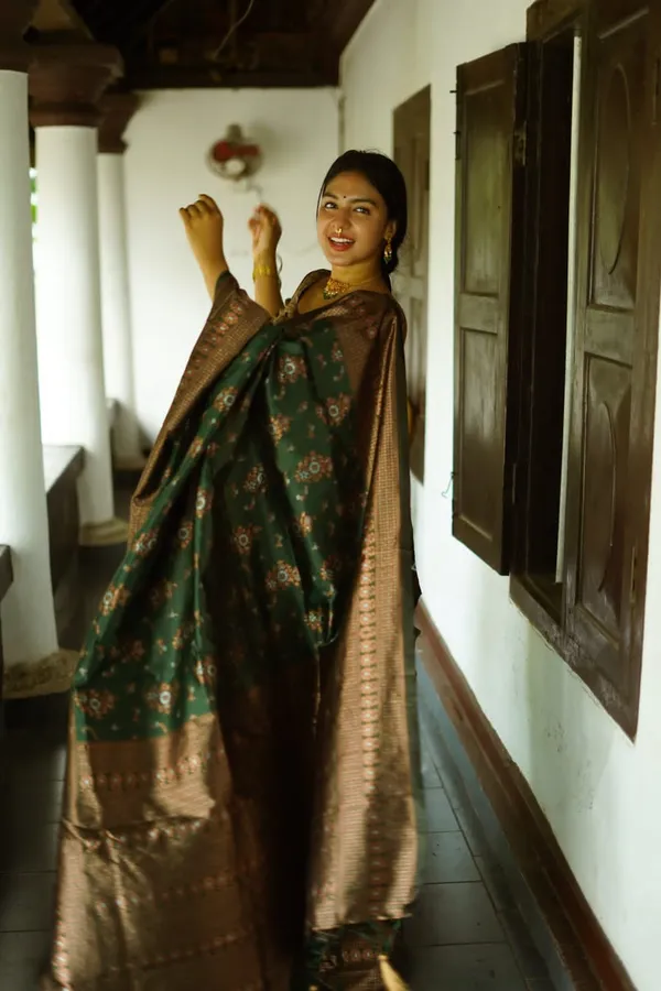 Banarasi_Soft_Silk_GREEN_Premium-Fancy_Saree_With_Blouse_For_Women