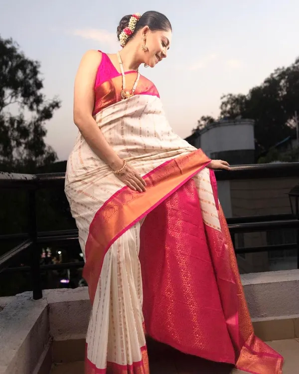 Banarasi_Soft_Silk_OFF-WHITE-RANI_Premium-Fancy_Saree_With_Blouse_For_Women