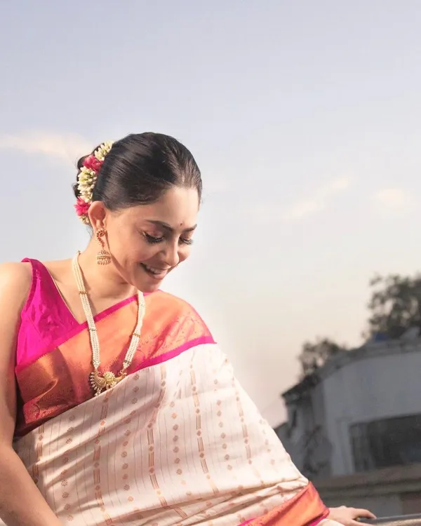 Banarasi_Soft_Silk_OFF-WHITE-RANI_Premium-Fancy_Saree_With_Blouse_For_Women