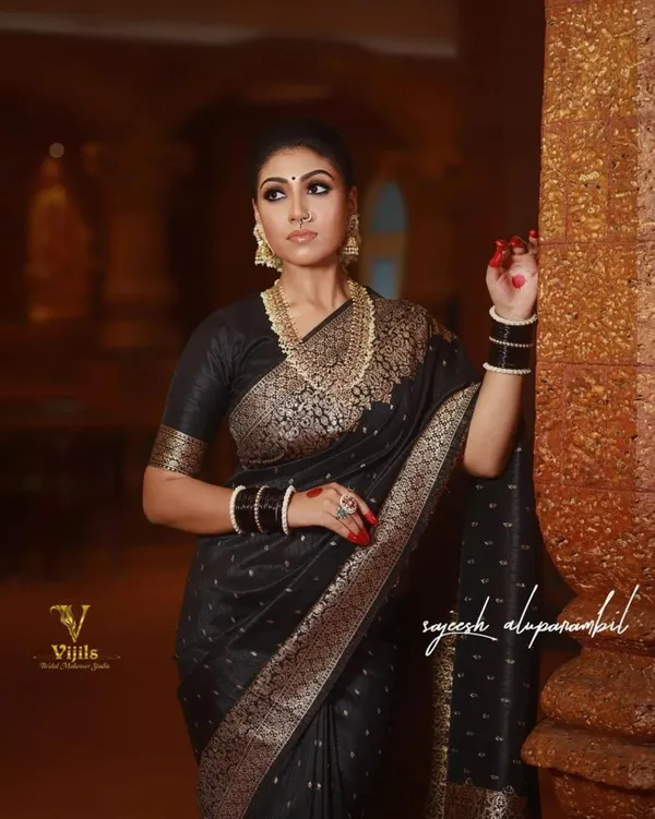 Banarasi_Soft_Silk_BOTTLE-GREEN_Premium-Fancy_Saree_With_Blouse_For_Women