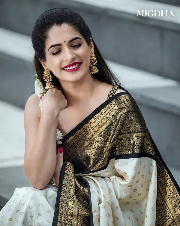 Banarasi_Soft_Silk_OFF-WHITE-BLACK_Premium-Fancy_Saree_With_Blouse_For_Women