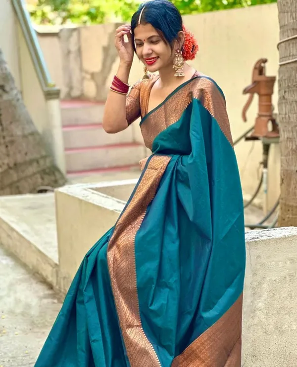 Banarasi_Soft_Silk_BOTTLE-GREEN_Premium-Fancy_Saree_With_Blouse_For_Women