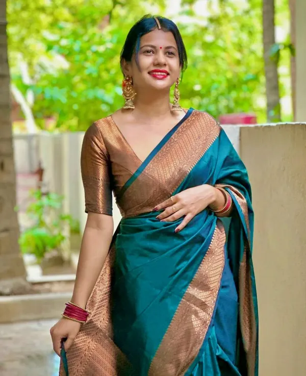 Banarasi_Soft_Silk_BOTTLE-GREEN_Premium-Fancy_Saree_With_Blouse_For_Women