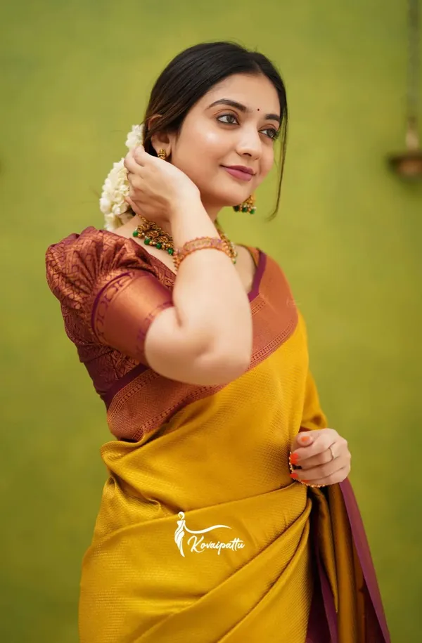 Banarasi_Soft_Silk_YELLOW-MAROON_Premium-Fancy_Saree_With_Blouse_For_Women