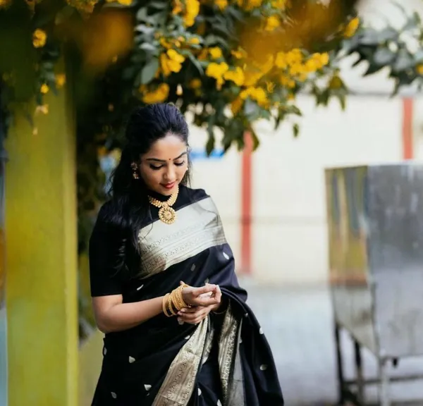 Banarasi_Soft_Silk_BLACK_Premium-Fancy_Saree_With_Blouse_For_Women