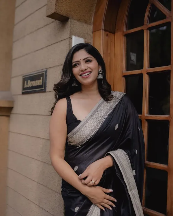 Banarasi_Soft_Silk_BLACK_Premium-Fancy_Saree_With_Blouse_For_Women