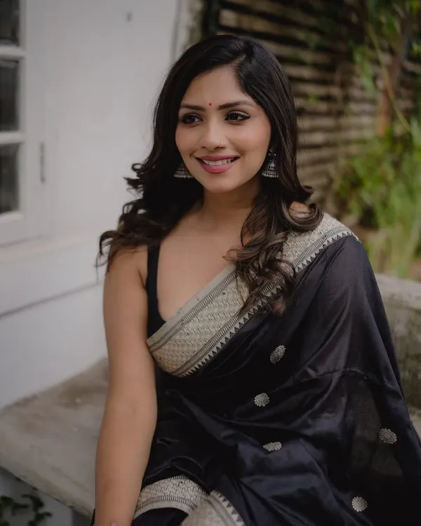 Banarasi_Soft_Silk_BLACK_Premium-Fancy_Saree_With_Blouse_For_Women