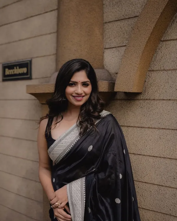 Banarasi_Soft_Silk_BLACK_Premium-Fancy_Saree_With_Blouse_For_Women
