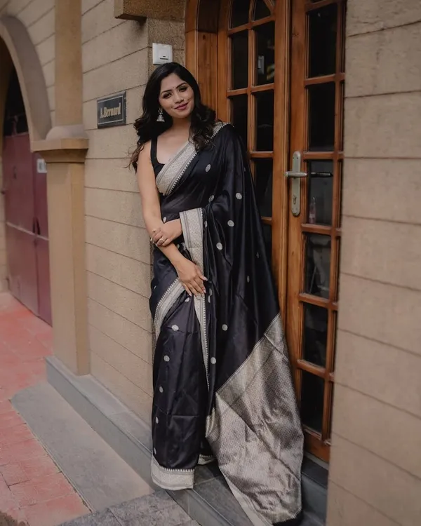 Banarasi_Soft_Silk_BLACK_Premium-Fancy_Saree_With_Blouse_For_Women