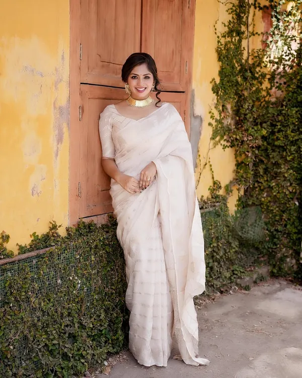 Banarasi_Soft_Silk_OFF-WHITE_Premium-Fancy_Saree_With_Blouse_For_Women