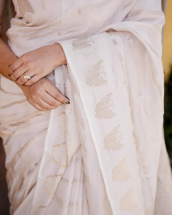 Banarasi_Soft_Silk_OFF-WHITE_Premium-Fancy_Saree_With_Blouse_For_Women