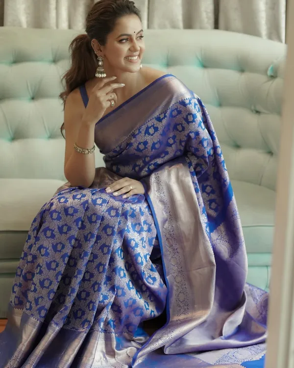 Banarasi_Soft_Silk_ROYAL-BLUE_Premium-Fancy_Saree_With_Blouse_For_Women