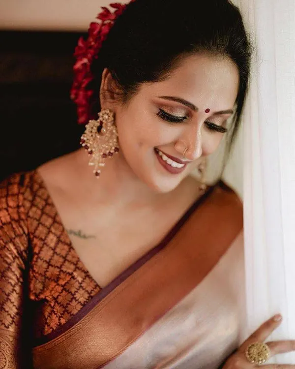 Banarasi_Soft_Silk_GREY-MAROON_Premium-Fancy_Saree_With_Blouse_For_Women