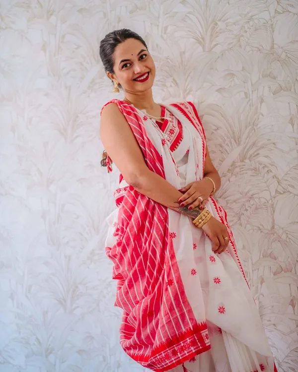 Pure_Soft_Cotton_WHITE-GAJARI_Premium-Fancy_Saree_With_Blouse_For_Women