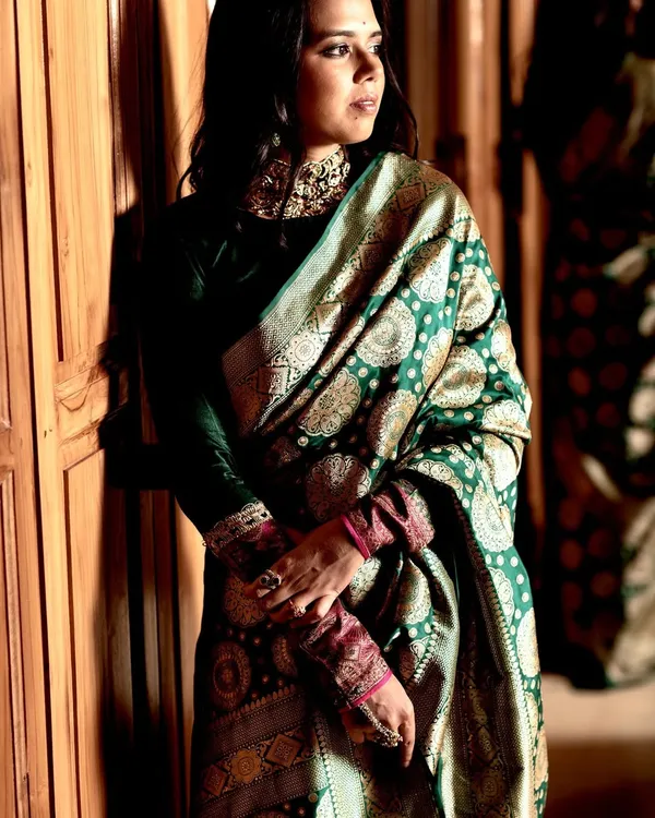 Banarasi_Soft_Silk_BOTTLE-GREEN_Premium-Fancy_Saree_With_Blouse_For_Women
