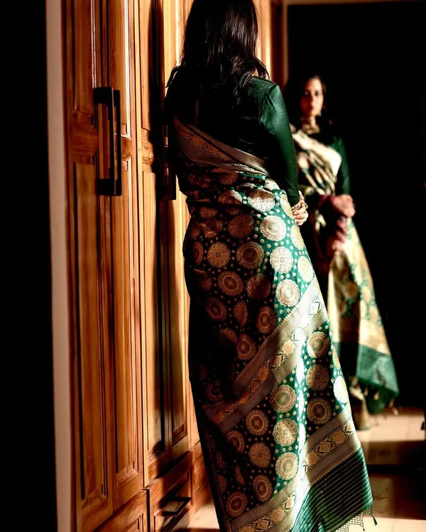 Banarasi_Soft_Silk_BOTTLE-GREEN_Premium-Fancy_Saree_With_Blouse_For_Women