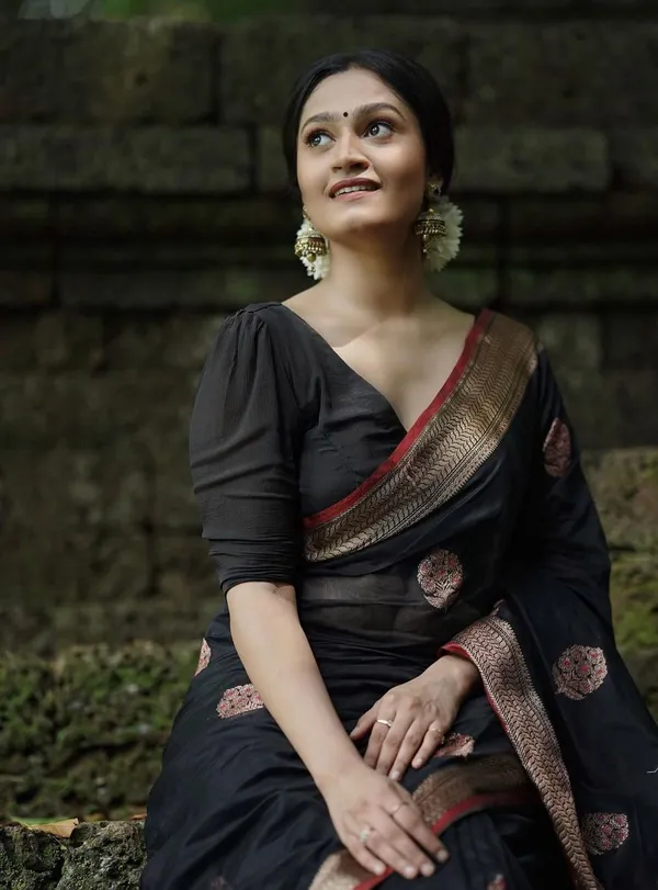 Banarasi_Soft_Silk_BLACK_Premium-Fancy_Saree_With_Blouse_For_Women