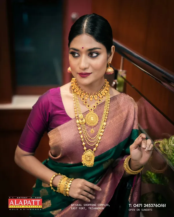 Banarasi_Soft_Silk_BOTTLE-GREEN-WINE_Premium-Fancy_Saree_With_Blouse_For_Women