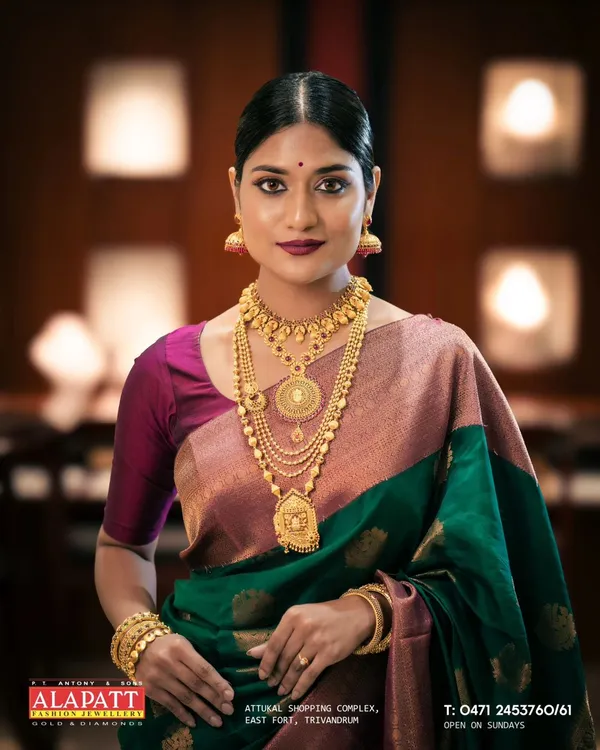 Banarasi_Soft_Silk_BOTTLE-GREEN-WINE_Premium-Fancy_Saree_With_Blouse_For_Women