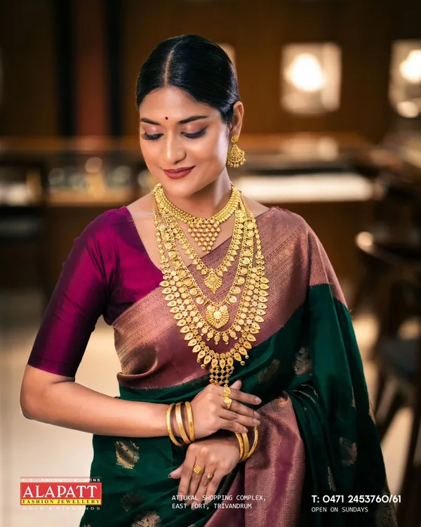 Banarasi_Soft_Silk_BOTTLE-GREEN-WINE_Premium-Fancy_Saree_With_Blouse_For_Women