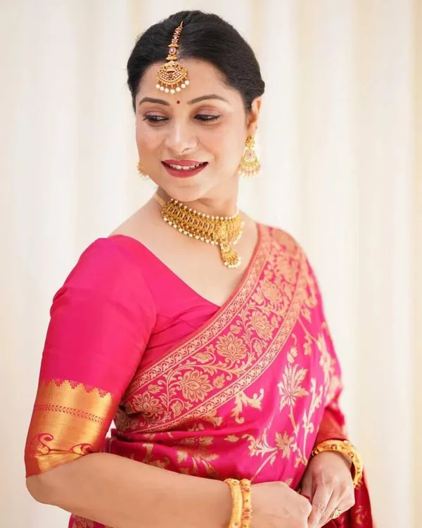 Banarasi_Soft_Silk_GAJARI_Premium-Fancy_Saree_With_Blouse_For_Women