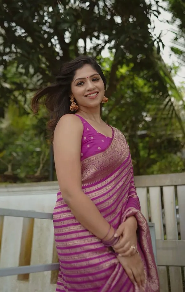 Banarasi_Soft_Silk_RANI_Premium-Fancy_Saree_With_Blouse_For_Women