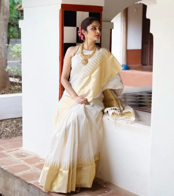 Banarasi_Soft_Silk_WHITE_Premium-Fancy_Saree_With_Blouse_For_Women