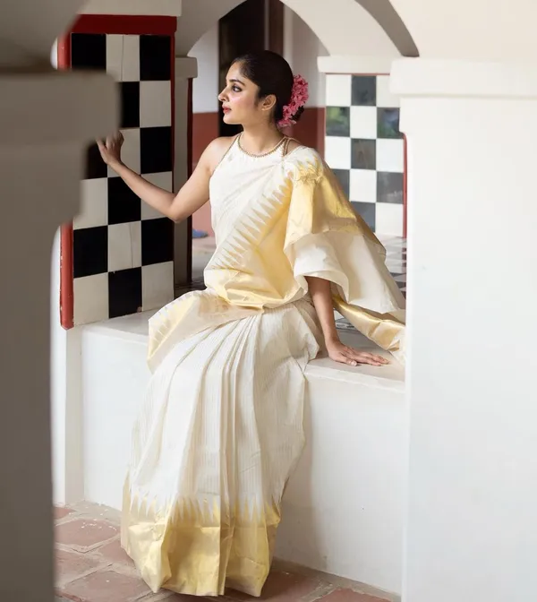 Banarasi_Soft_Silk_WHITE_Premium-Fancy_Saree_With_Blouse_For_Women