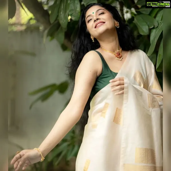 Banarasi_Soft_Silk_OFFWIGHT_Premium-Fancy_Saree_With_Blouse_For_Women