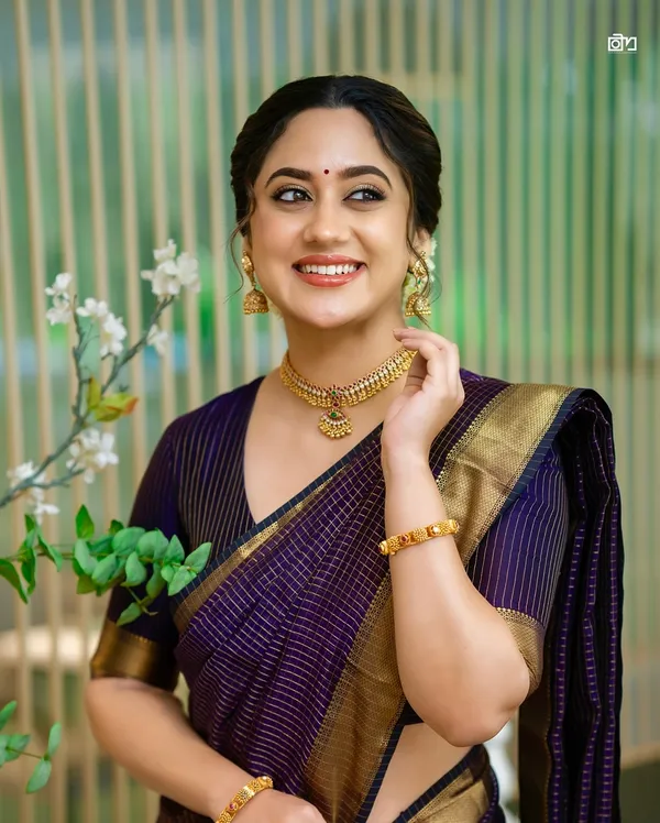 Banarasi_Soft_Silk_NAVY-BLUE_Premium-Fancy_Saree_With_Blouse_For_Women