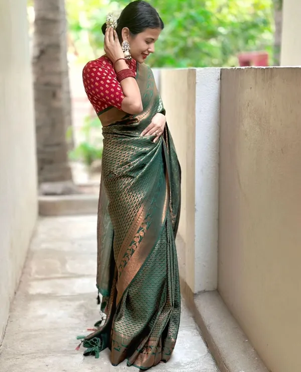 Banarasi_Soft_Silk_GREEN_Premium-Fancy_Saree_With_Blouse_For_Women