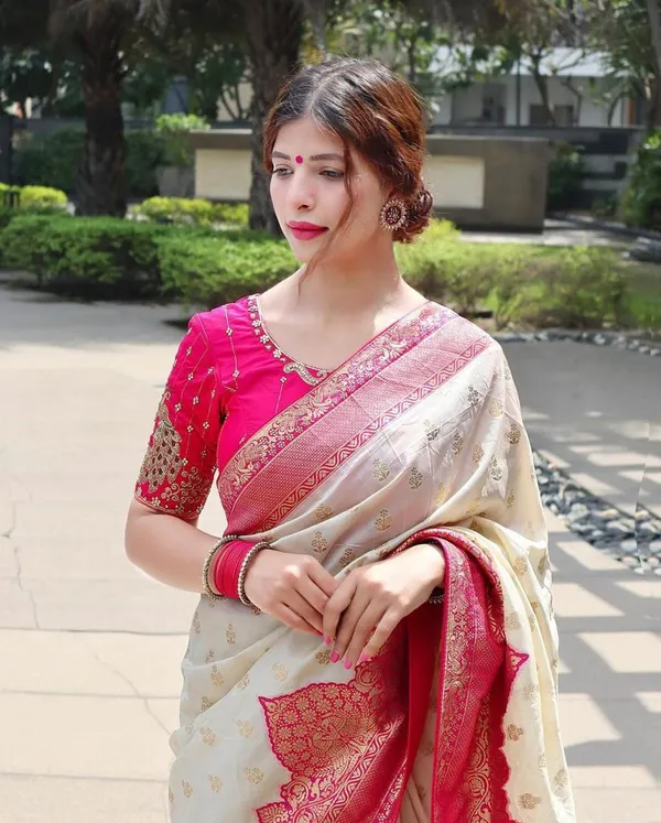 Banarasi_Soft_Silk_OFFWIGHT-RANI_Premium-Fancy_Saree_With_Blouse_For_Women