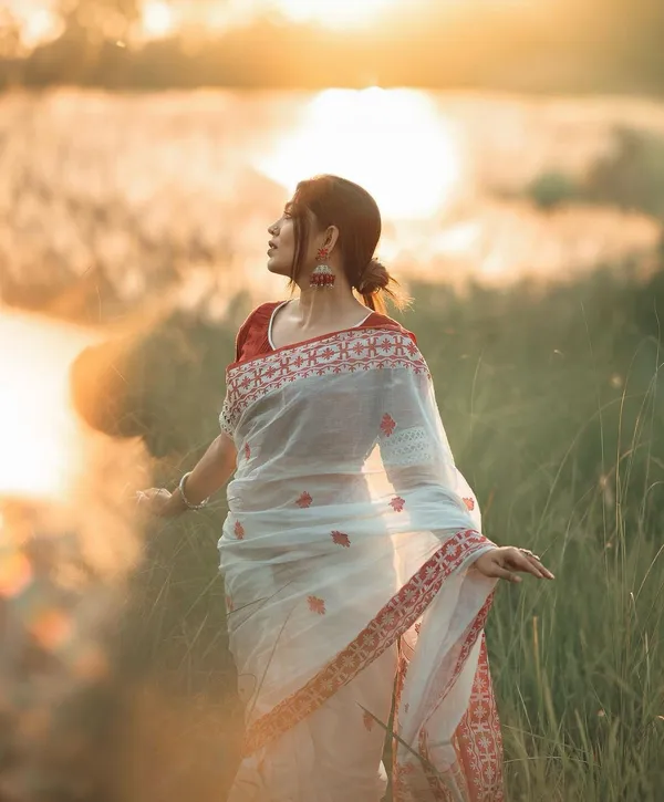 Pure_Soft_Cotton_WHITE_Premium-Fancy_Saree_With_Blouse_For_Women
