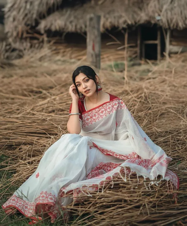 Pure_Soft_Cotton_WHITE_Premium-Fancy_Saree_With_Blouse_For_Women