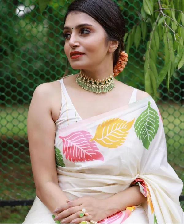 Banarasi_Soft_Silk_WHITE_Premium-Fancy_Saree_With_Blouse_For_Women