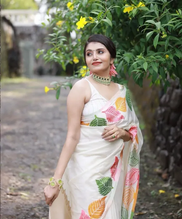 Banarasi_Soft_Silk_WHITE_Premium-Fancy_Saree_With_Blouse_For_Women