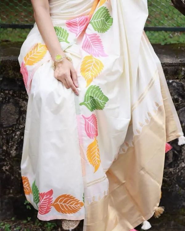 Banarasi_Soft_Silk_WHITE_Premium-Fancy_Saree_With_Blouse_For_Women