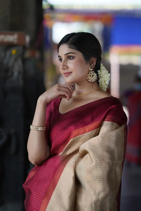 Banarasi_Soft_Silk_CHIKU-MAROON_Premium-Fancy_Saree_With_Blouse_For_Women