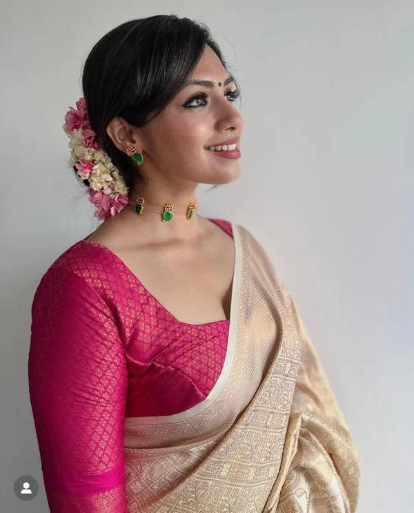 Banarasi_Soft_Silk_OFF-WHHITE_Premium-Fancy_Saree_With_Blouse_For_Women