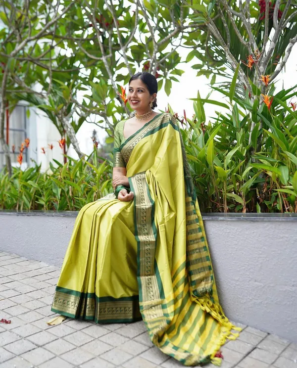 Banarasi_Soft_Silk_PISTA-BOTTLE-GREEN_Premium-Fancy_Saree_With_Blouse_For_Women