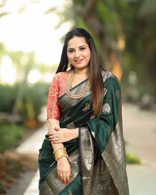 Banarasi_Soft_Silk_BOTTLE-GREEN_Premium-Fancy_Saree_With_Blouse_For_Women