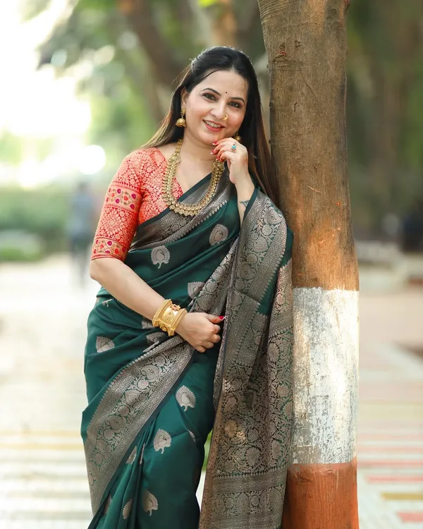 Banarasi_Soft_Silk_BOTTLE-GREEN_Premium-Fancy_Saree_With_Blouse_For_Women