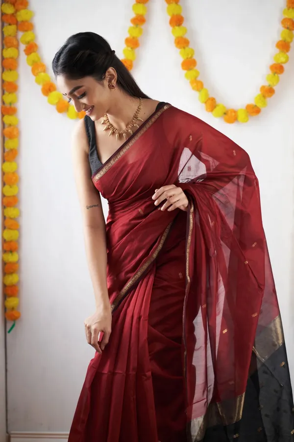 Pure_Soft_Cotton_Red_And_Black_Premium-Fancy_Saree_With_Blouse_For_Women