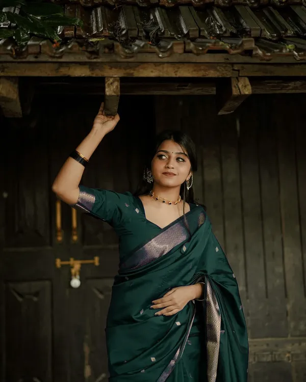 Pure_Soft_Cotton_GREEN_Premium-Fancy_Saree_With_Blouse_For_Women